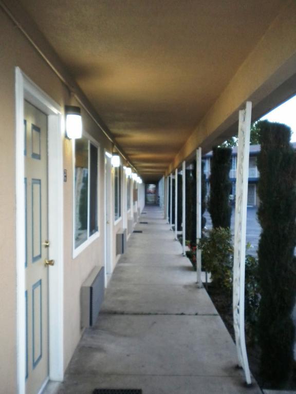 Holiday Motel - פרסנו מראה חיצוני תמונה